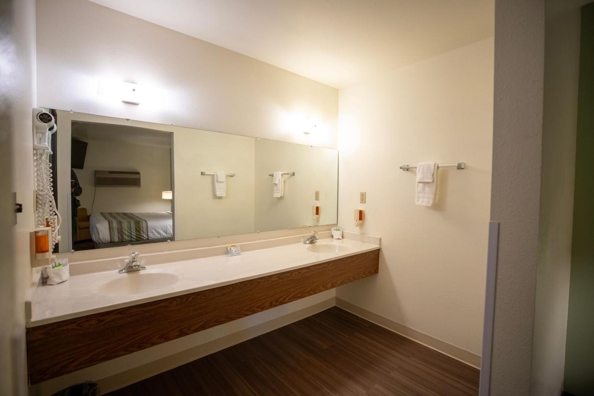Mountain Vista Hotel West Yellowstone Bagian luar foto